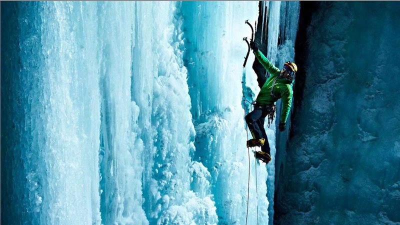 Illustration for article titled Lighting Climbers On A Sheer Ice Wall Basically Guarantees Amazing Photos
